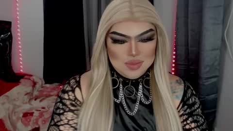 Snapshot of michellevixen921 chatting on December 17, 1:33 am Michelle online show from December 17, 1:33 am