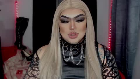 Snapshot of michellevixen921 chatting on December 19, 4:25 pm Michelle online show from December 19, 4:25 pm