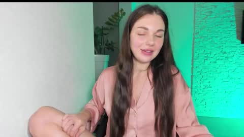 Snapshot of michelliibeautiful chatting on October 28, 6:10 pm Michellee online show from October 28, 6:10 pm