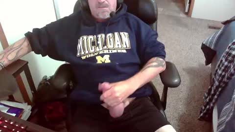 Snapshot of michigan_daddy chatting on October 17, 5:04 pm TattedInDetroit online show from October 17, 5:04 pm