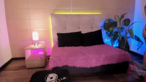 Snapshot of michonne_09 chatting on November 19, 8:20 pm michonne_09 online show from November 19, 8:20 pm