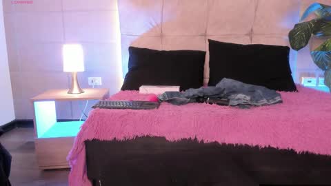 Snapshot of michonne_09 chatting on November 23, 10:26 am michonne_09 online show from November 23, 10:26 am