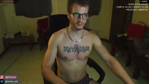 Snapshot of mickey_pict chatting on January 14, 12:24 pm Mickey online show from January 14, 12:24 pm