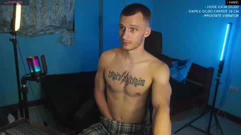 Snapshot of mickey_pict chatting on February 10, 2:59 pm Mickey online show from February 10, 2:59 pm