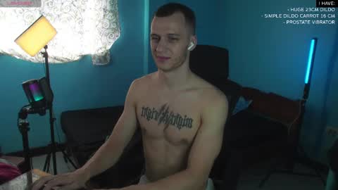 Snapshot of mickey_pict chatting on February 14, 5:51 am Mickey online show from February 14, 5:51 am