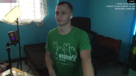 Snapshot of mickey_pict chatting on February 14, 8:52 am Mickey online show from February 14, 8:52 am