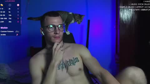 Snapshot of mickey_pict chatting on March 4, 1:06 pm Mickey online show from March 4, 1:06 pm