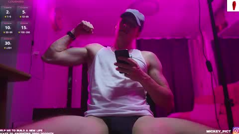 Snapshot of mickey_pict chatting on October 6, 1:52 pm Mickey online show from October 6, 1:52 pm