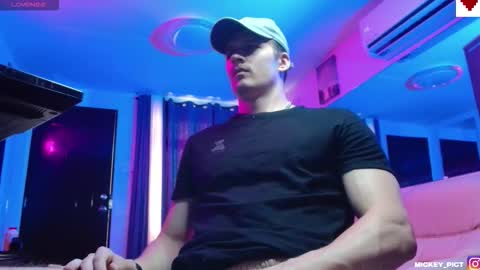 Snapshot of mickey_pict chatting on November 8, 1:39 am Mickey online show from November 8, 1:39 am