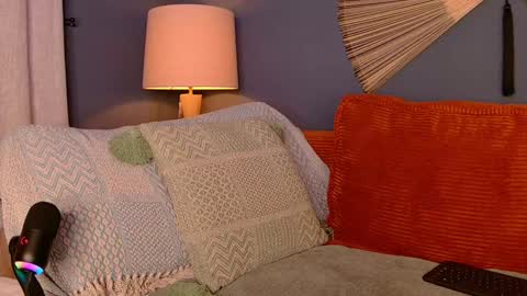 Snapshot of midnight__muse chatting on January 2, 7:33 am Rain online show from January 2, 7:33 am