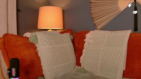 Snapshot of midnight__muse chatting on January 17, 5:00 am Rain online show from January 17, 5:00 am