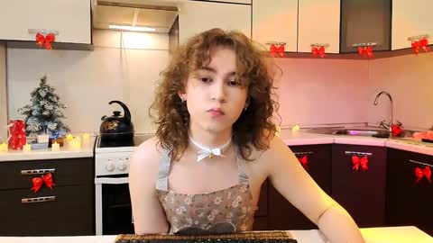 Snapshot of midnight_answer chatting on December 25, 1:19 pm Max online show from December 25, 1:19 pm