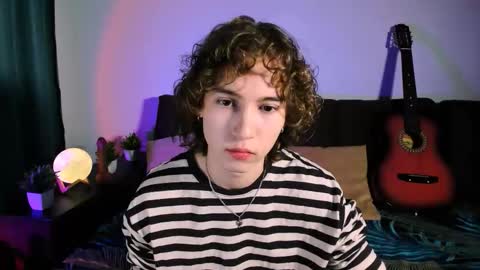 Snapshot of midnight_answer chatting on October 30, 2:07 pm Max online show from October 30, 2:07 pm