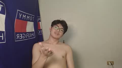 Snapshot of midnightasianboytoy chatting on December 18, 9:32 pm JayPe online show from December 18, 9:32 pm