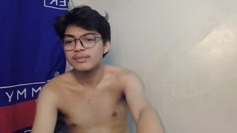 Snapshot of midnightasianboytoy chatting on December 19, 8:38 pm JayPe online show from December 19, 8:38 pm