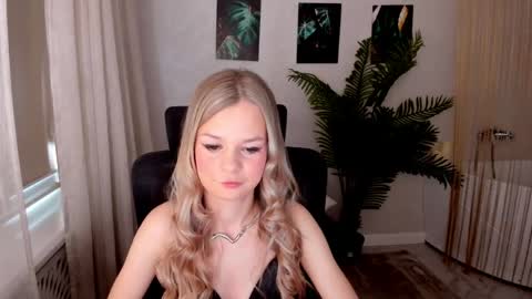 midnighteaura online show from April 18, 11:25 am