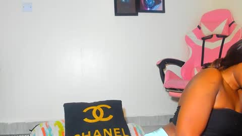 Snapshot of midnightrider00 chatting on February 18, 6:04 am lydia follow me on ig at shortgirl 406 online show from February 18, 6:04 am