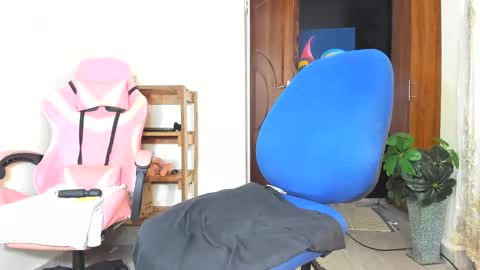 Snapshot of midnightrider00 chatting on December 17, 9:26 am lydia follow me on ig at shortgirl 406 online show from December 17, 9:26 am