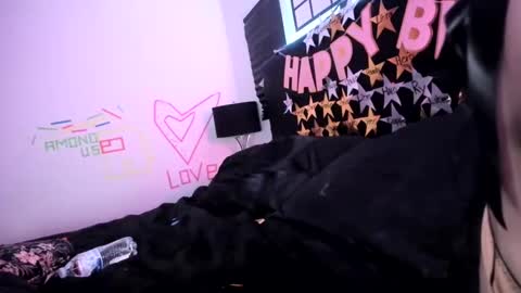 Snapshot of midnightrose11 chatting on January 8, 5:59 am Midnightrose online show from January 8, 5:59 am