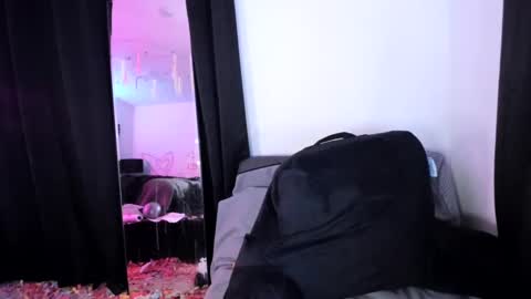 Snapshot of midnightrose11 chatting on January 9, 8:55 am Midnightrose online show from January 9, 8:55 am