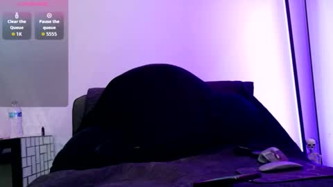 Snapshot of midnightrose11 chatting on October 20, 6:14 am Midnightrose online show from October 20, 6:14 am