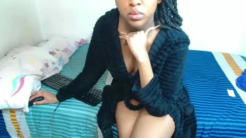 Snapshot of midnightsinx chatting on November 2, 4:15 am midnightsinx online show from November 2, 4:15 am