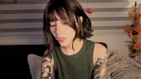 midori__san online show from December 4, 1:04 am