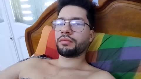 Snapshot of midoumas1 chatting on December 22, 10:17 am Sam online show from December 22, 10:17 am