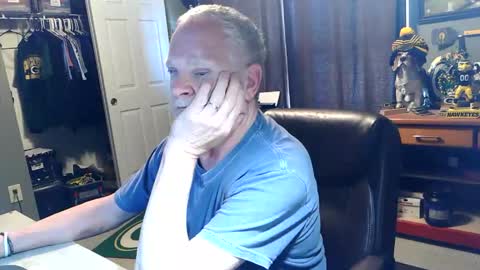 Snapshot of midwestdad09 chatting on May 10, 10:48 pm midwestdad09 online show from May 10, 10:48 pm