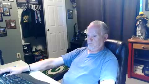 Snapshot of midwestdad09 chatting on May 11, 10:54 am midwestdad09 online show from May 11, 10:54 am
