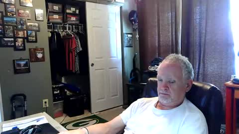 Snapshot of midwestdad09 chatting on May 27, 6:27 pm midwestdad09 online show from May 27, 6:27 pm