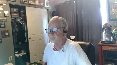 Snapshot of midwestdad09 chatting on May 31, 6:53 pm midwestdad09 online show from May 31, 6:53 pm