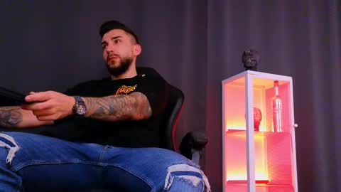 Snapshot of mightyaaron chatting on February 3, 3:42 am MightyAaron online show from February 3, 3:42 am
