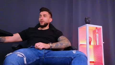 Snapshot of mightyaaron chatting on February 4, 2:53 pm MightyAaron online show from February 4, 2:53 pm