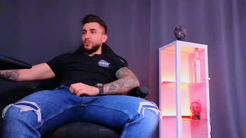 Snapshot of mightyaaron chatting on March 5, 4:35 pm MightyAaron online show from March 5, 4:35 pm