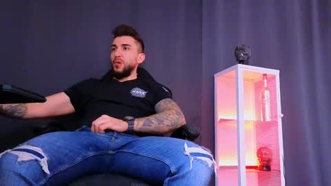 Snapshot of mightyaaron chatting on March 6, 2:51 am MightyAaron online show from March 6, 2:51 am