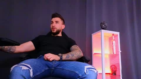 Snapshot of mightyaaron chatting on March 9, 3:32 am MightyAaron online show from March 9, 3:32 am