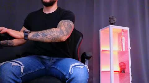 Snapshot of mightyaaron chatting on March 9, 6:39 am MightyAaron online show from March 9, 6:39 am