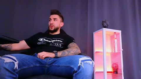 Snapshot of mightyaaron chatting on March 11, 1:37 am MightyAaron online show from March 11, 1:37 am