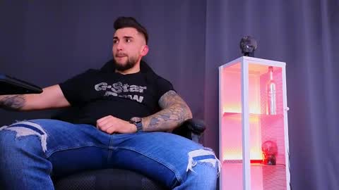 Snapshot of mightyaaron chatting on March 11, 11:01 am MightyAaron online show from March 11, 11:01 am
