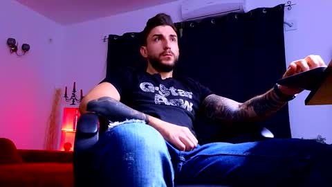 Snapshot of mightyaaron chatting on September 25, 2:04 am MightyAaron online show from September 25, 2:04 am