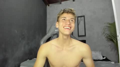Snapshot of miguel_hz chatting on December 2, 7:05 pm Miguel Hernandez online show from December 2, 7:05 pm