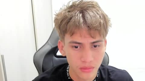 Snapshot of miguel_hz chatting on October 23, 11:31 am Miguel Hernandez online show from October 23, 11:31 am