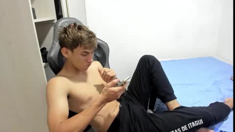 Snapshot of miguel_hz chatting on November 5, 8:20 pm Miguel Hernandez online show from November 5, 8:20 pm