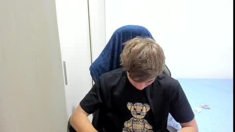 Snapshot of miguel_hz chatting on November 6, 10:32 pm Miguel Hernandez online show from November 6, 10:32 pm