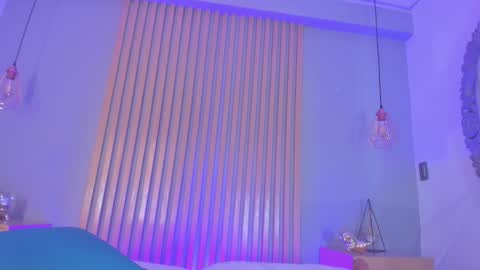 Mia online show from March 10, 1:05 pm