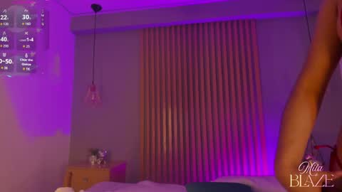 Mia online show from April 20, 11:35 am