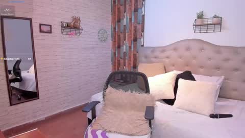 Mia Jhones online show from January 23, 5:45 am