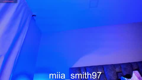 mia online show from October 7, 9:45 pm