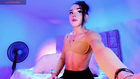 Snapshot of miia_sophia chatting on December 15, 8:40 am online show from December 15, 8:40 am